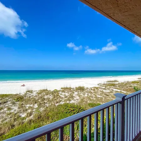 Amazing Beachfront Condo With Pool & Hot Tub